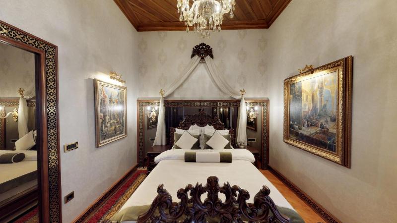 Deluxe Suite image 3