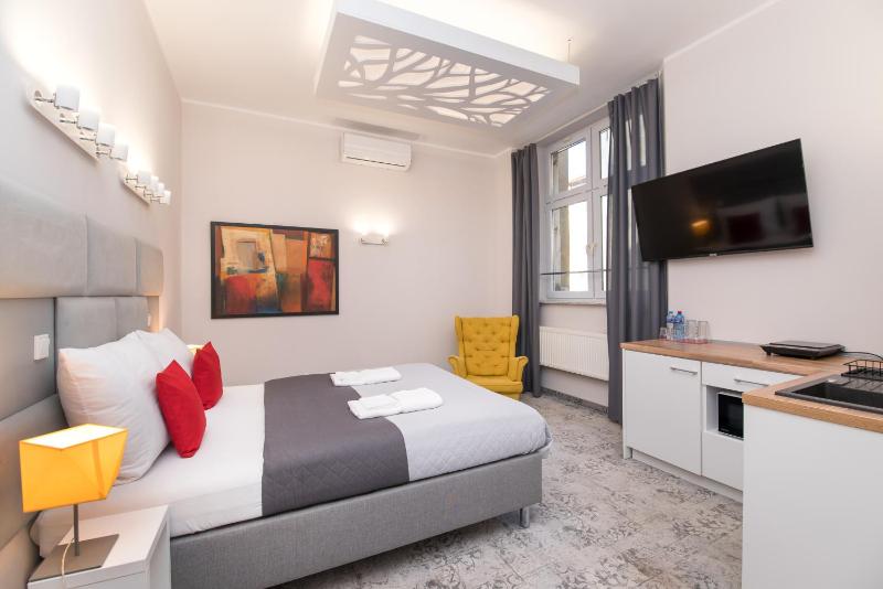 Deluxe Double Room image 3