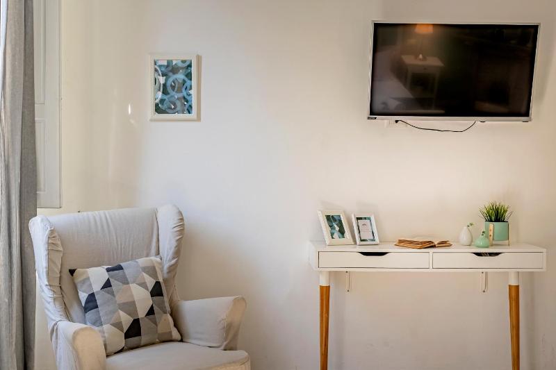 Deluxe Double Room with Balcony image 3