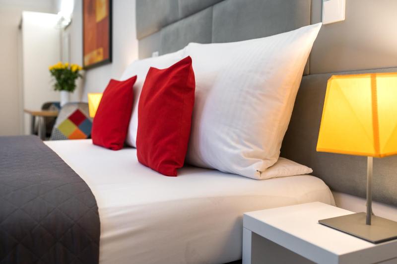 One-Bedroom Apartment image 4