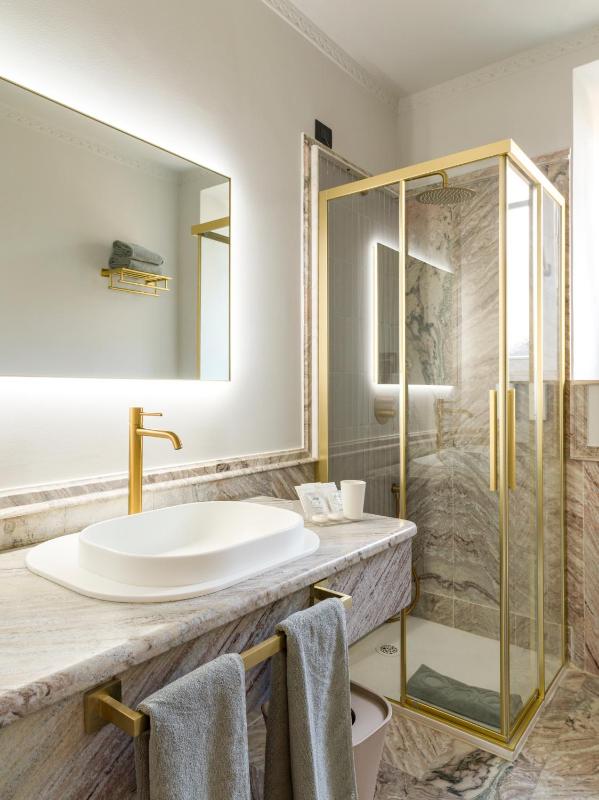 Double or Twin Room image 4