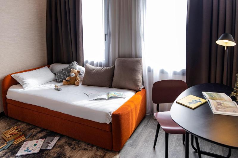 Superior Queen Room with Double Sofa Bed image 3