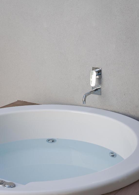 Executive Suite image 4