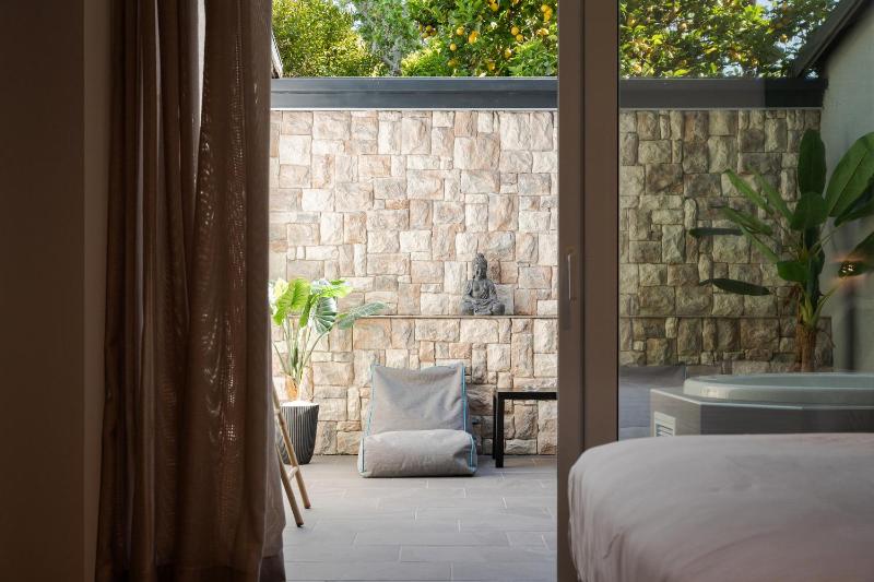 Executive Suite image 3