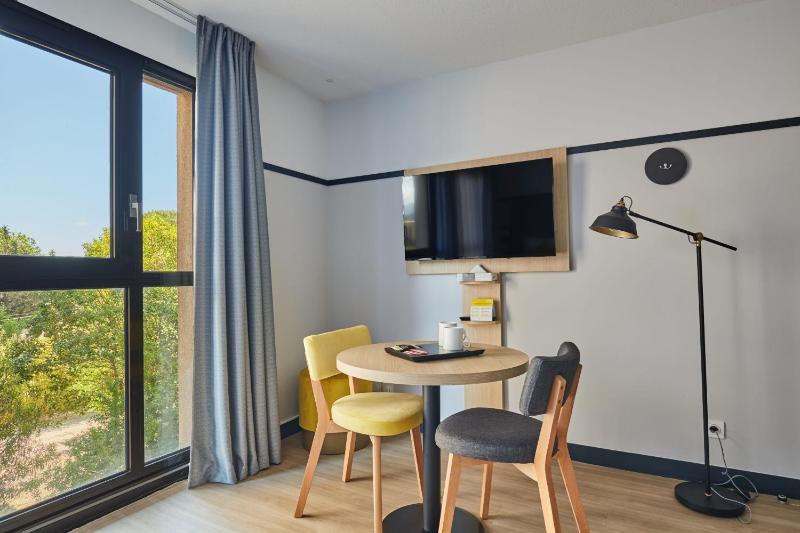 Studio (2 People) image 3