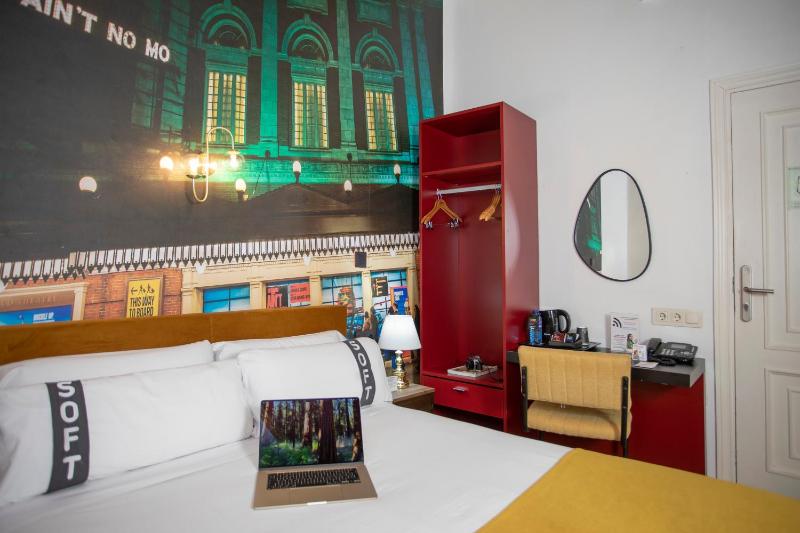 Small Double Room image 1