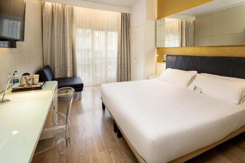 Standard Queen Room image 1