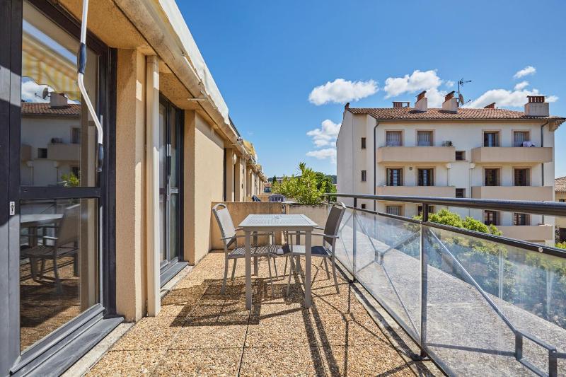 Studio with Terrace image 2