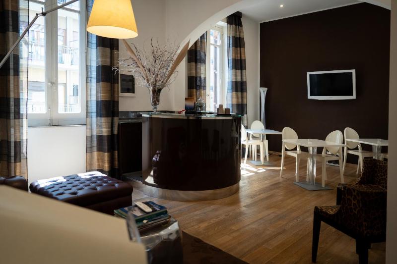 Suite 70 Luxury Collection - image 10