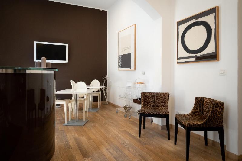Suite 70 Luxury Collection - image 7