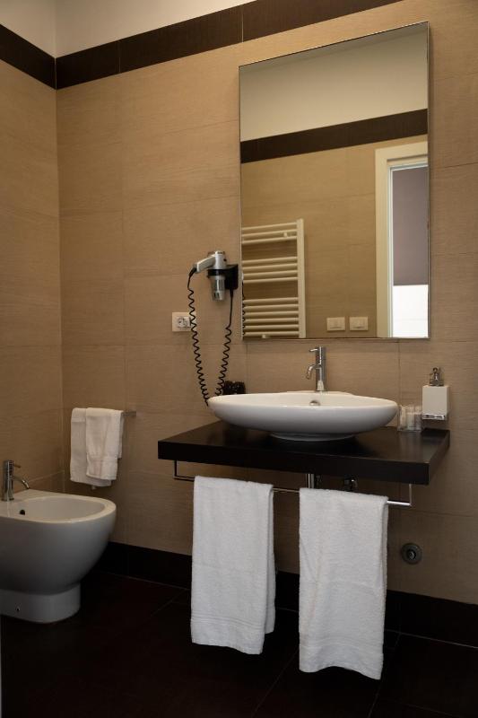 Suite 70 Luxury Collection - image 14