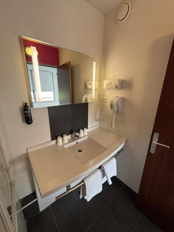 Standard Suite with One Double Bed and Two Single Beds image 2