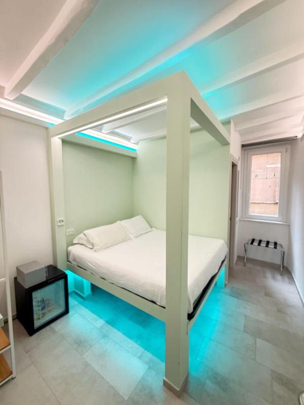 Economy Double Room image 2