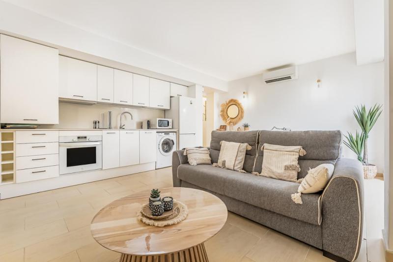 Apartamento con aire acondicionado y gran piscina! - image 35