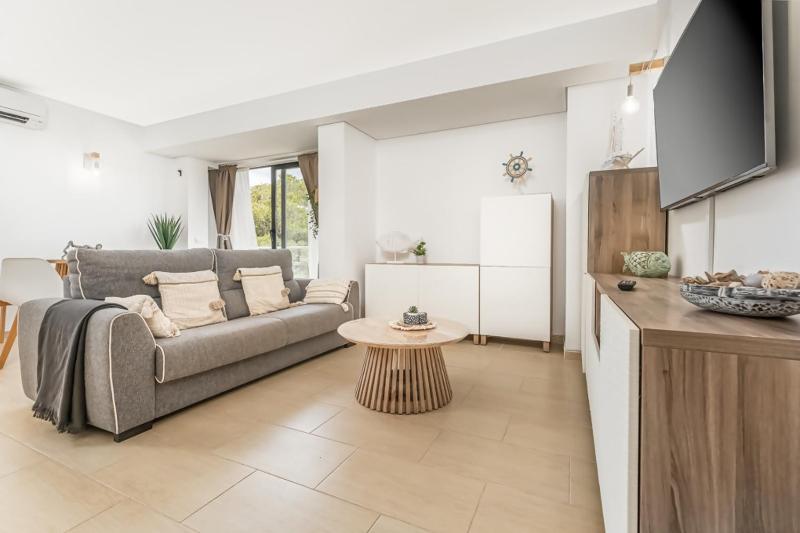 Apartamento con aire acondicionado y gran piscina! - image 26