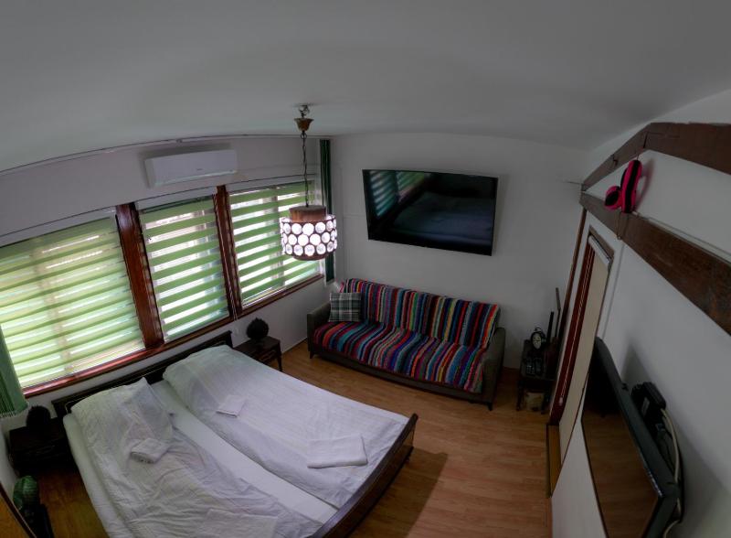 Pink Hudini Home - image 1