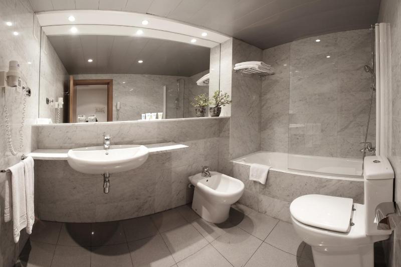 Double Room with Rambla View image 4