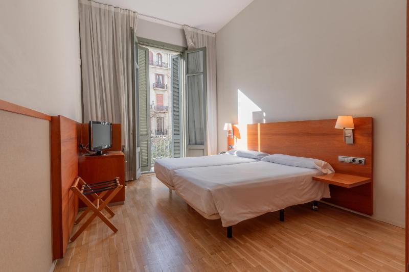 Twin Room with Rambla view image 2