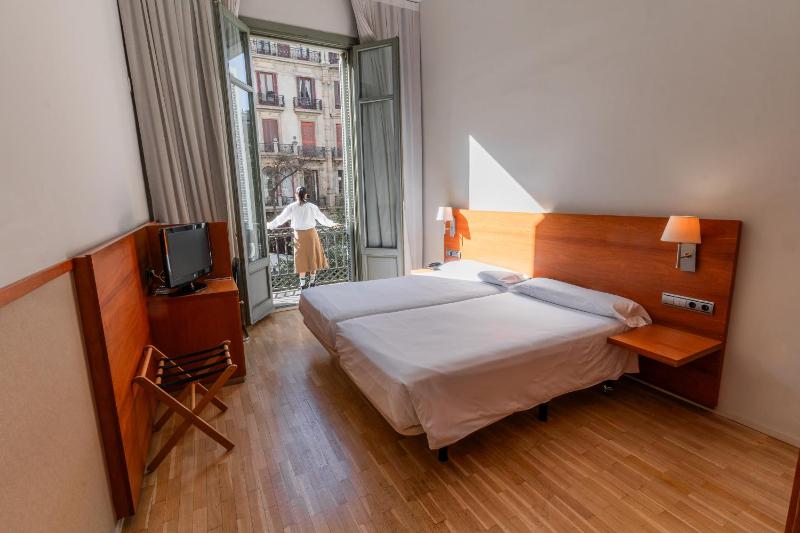 Twin Room with Rambla view image 3