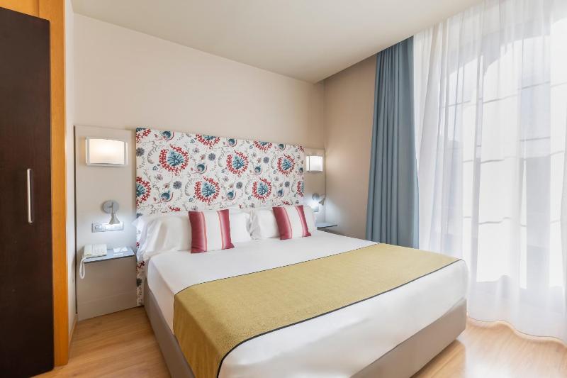 Double or Twin Room image 4