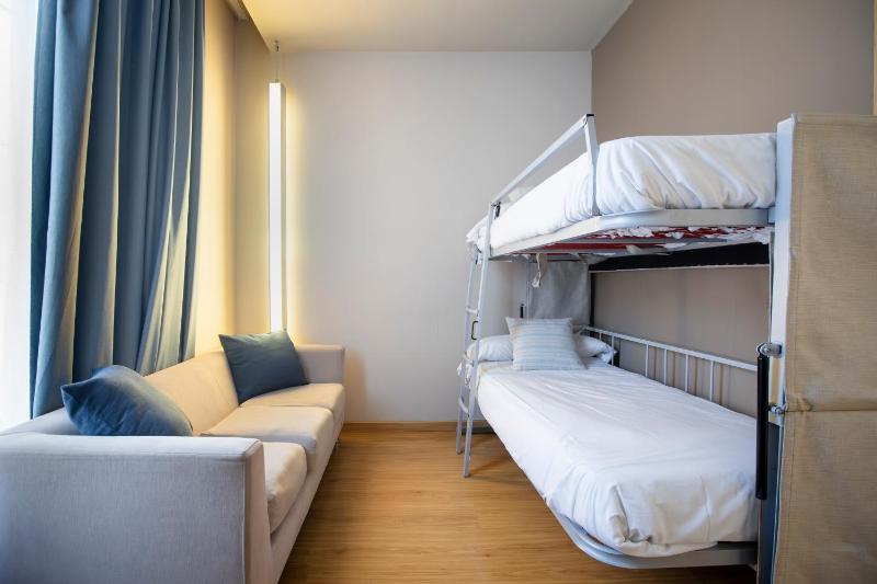 Family Room (2 Adults + 2 Children) image 2