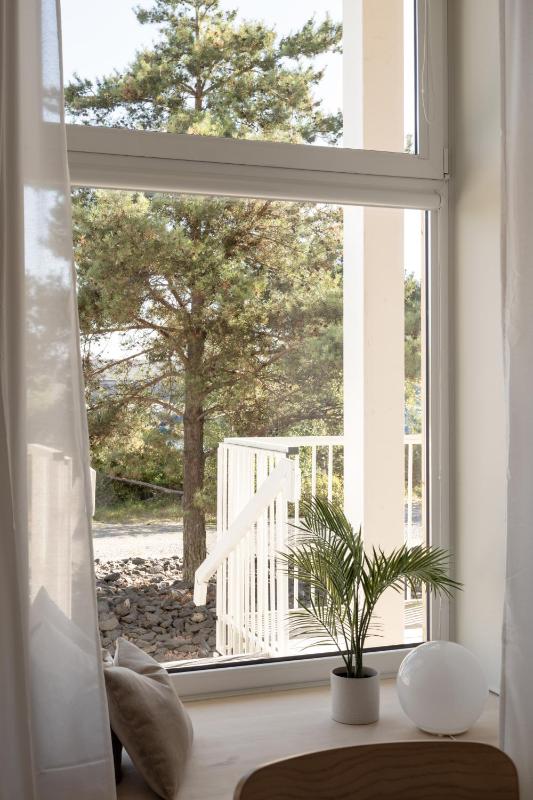 Waterfront Cabins Studio Apartments - image 11