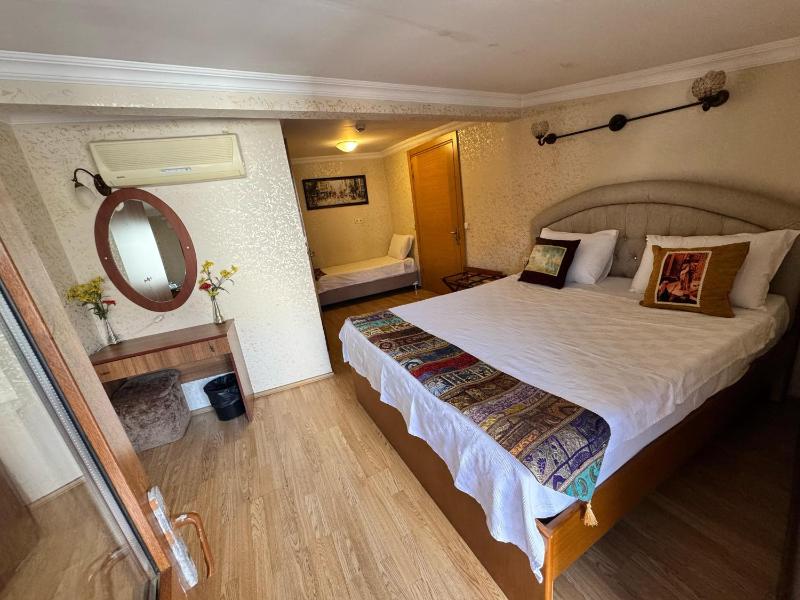 Double Room with Sea View image 1