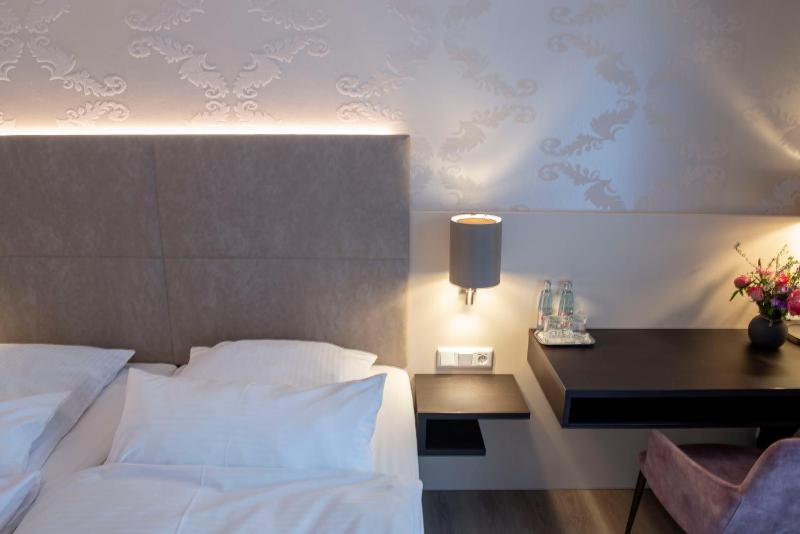 Double Room with Private Bathroom image 2