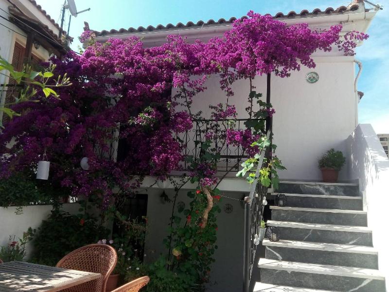 Louloudi charming townhouse - image 3