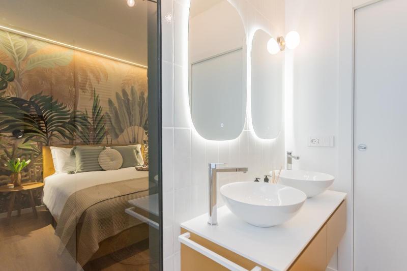 Rezia Apartments by Rent All Como - image 3