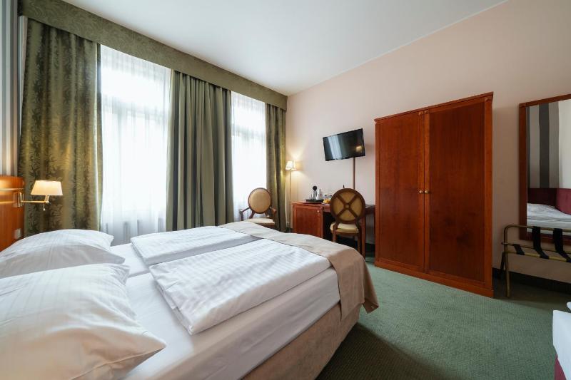 Hotel Raffaello Prague - image 14