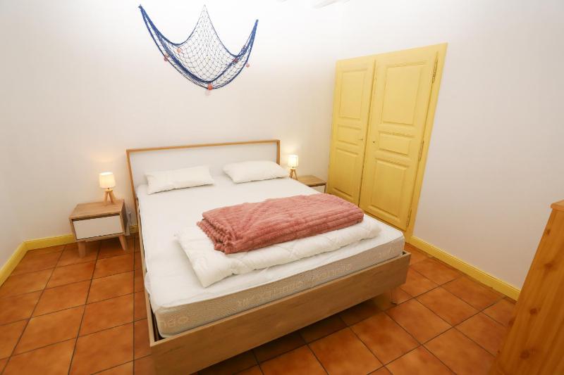 Saint Cyprien maison avec piscine - image 12