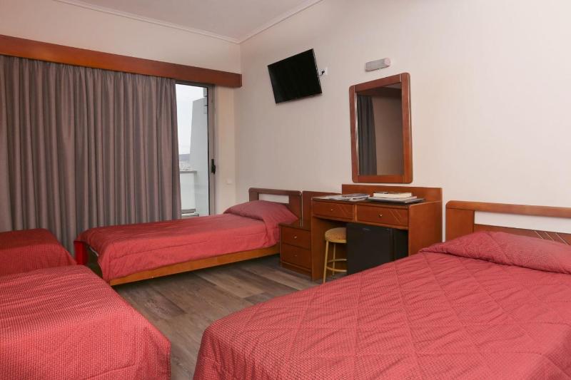 Standard Quadruple Room image 1