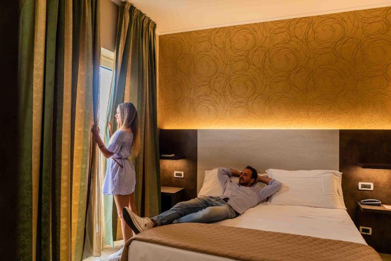 Double or Twin Room image 4