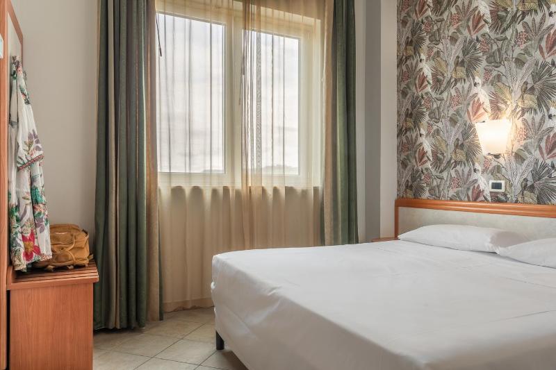 Double or Twin Room image 3