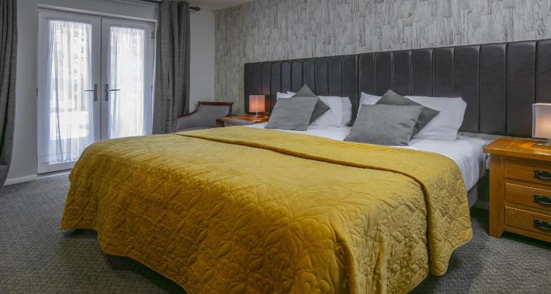 Superior Double Room - Non-Smoking image 3