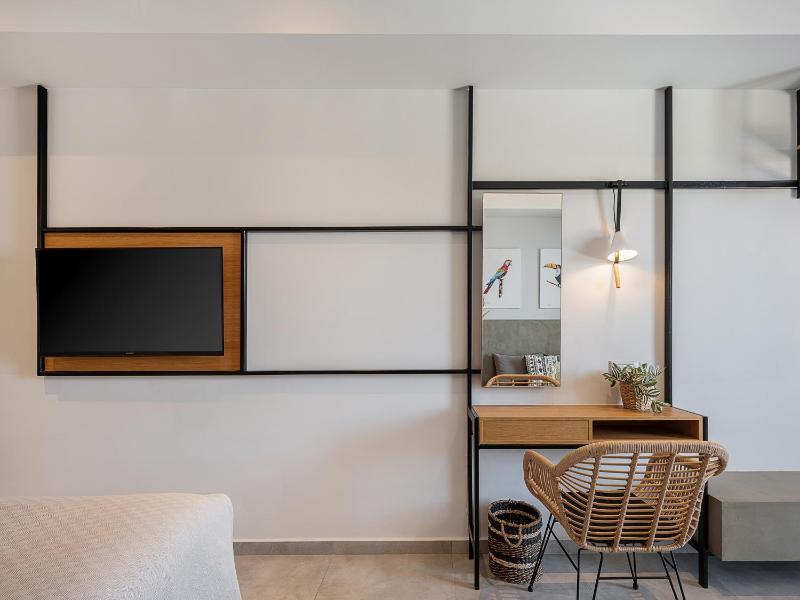 Superior Twin Room with Sea View image 3