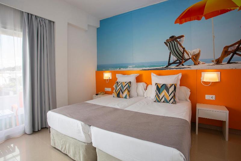 Double or Twin Room image 3