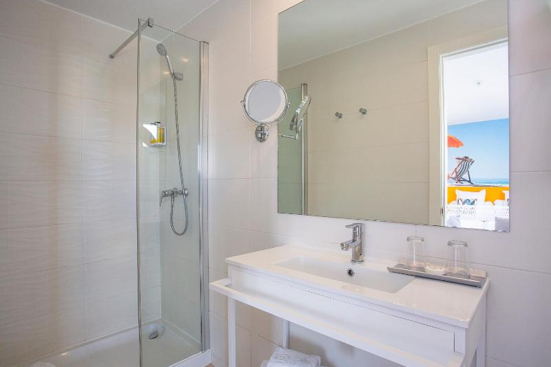 Double or Twin Room image 2