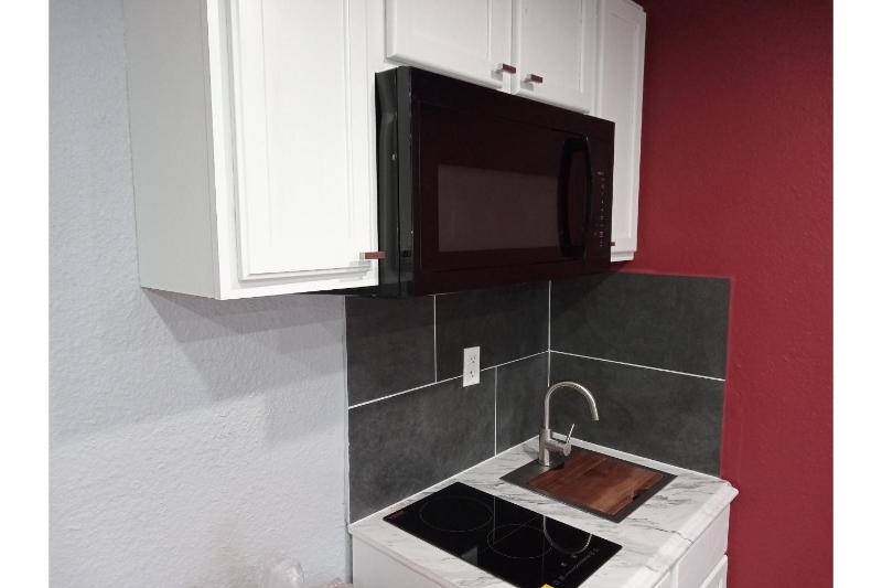 King Bed with Kitchenette Non-Smoking image 2