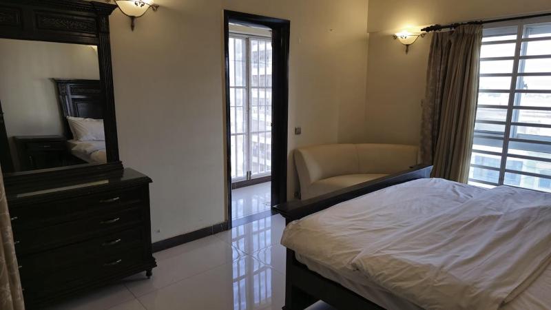 3 bedroom luxury furnished apartment in central Karachi - image 11