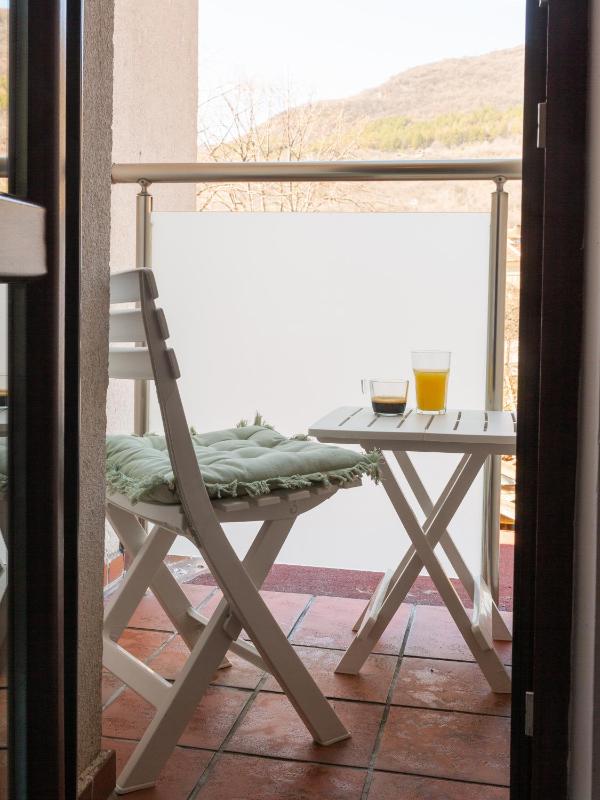 Double Room with Balcony image 3