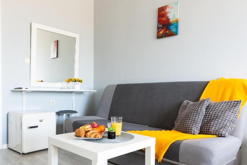 Triple Room with Terrace image 3
