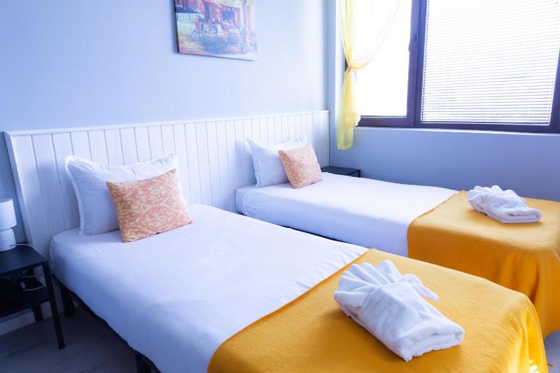 Triple Room with Terrace image 4
