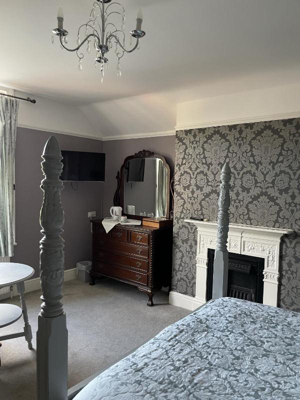 Superior King Room image 4