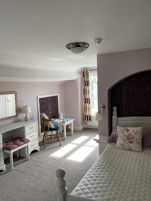 Standard Double Room image 3