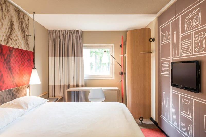 Standard Double Room image 4