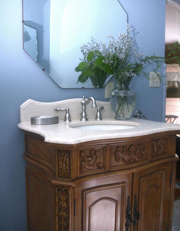 Queen Room with Garden View image 2