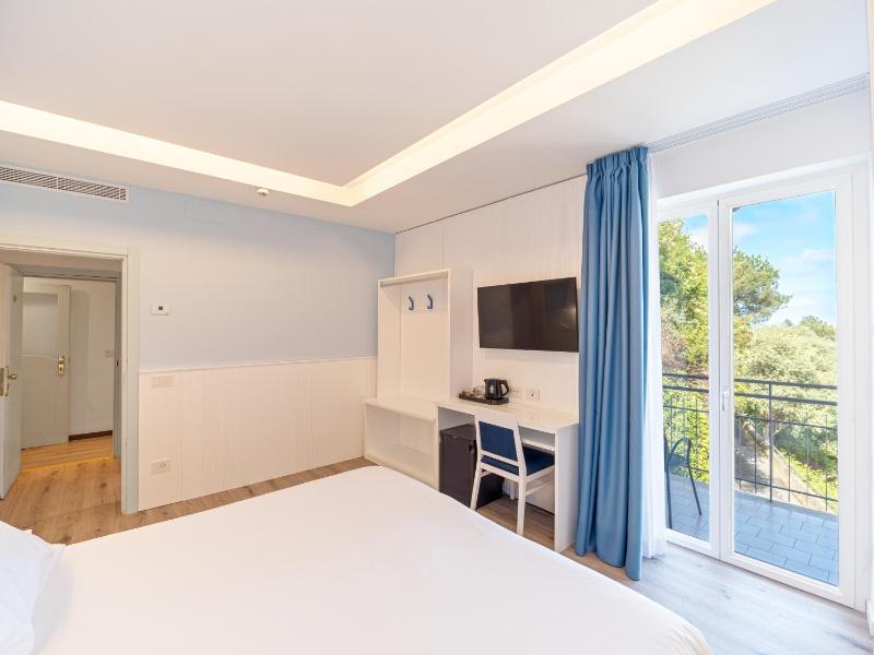 Double Room image 2