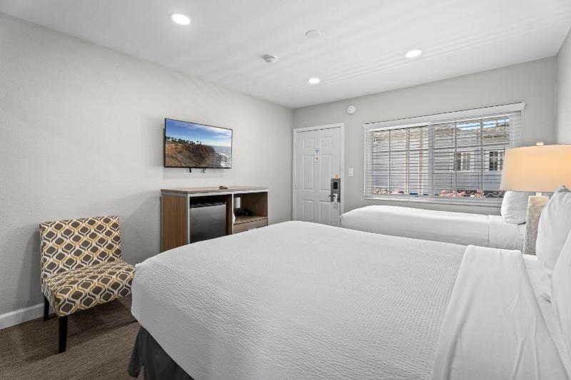 Family Room image 4